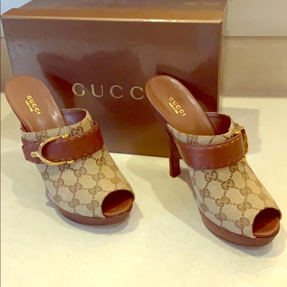 Authentic never worn Gucci Clogs Size 39